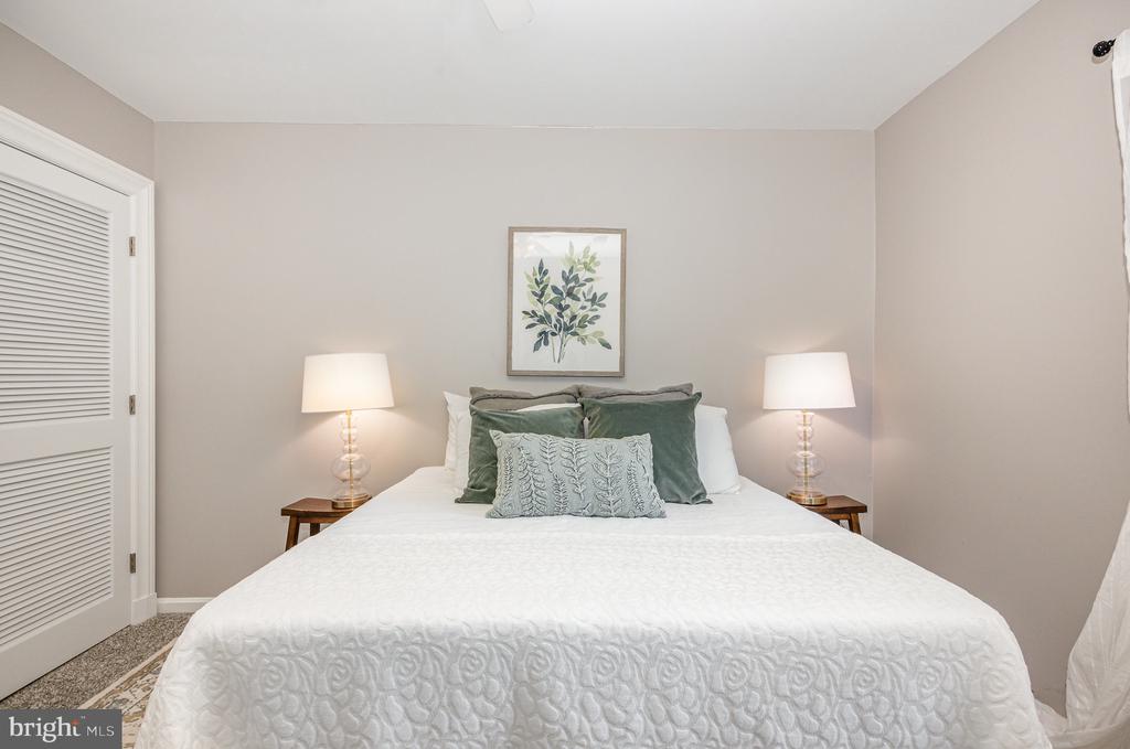 5900-G Surrey Hill Pl #695