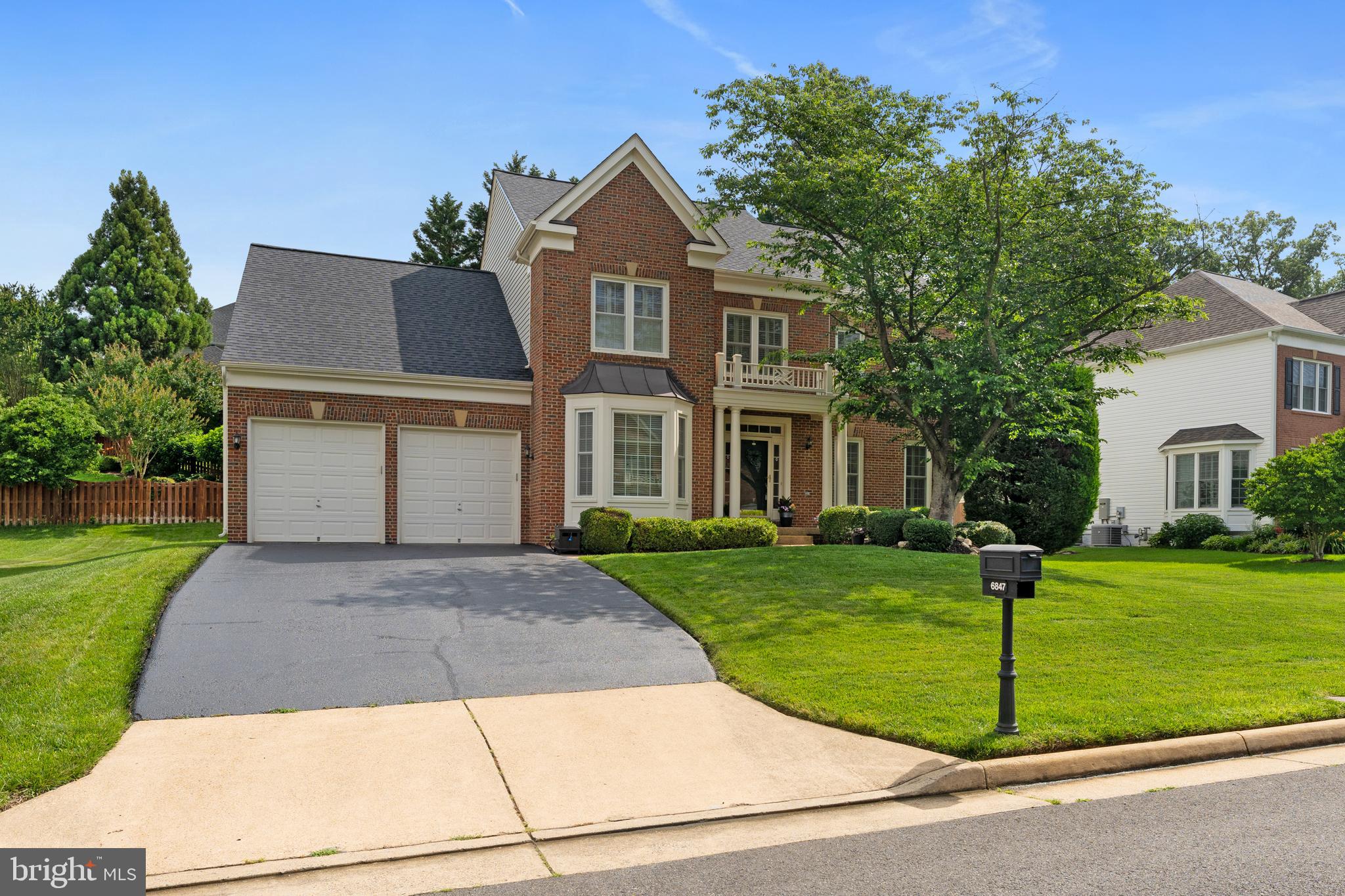 6847 CREEK CREST WAY