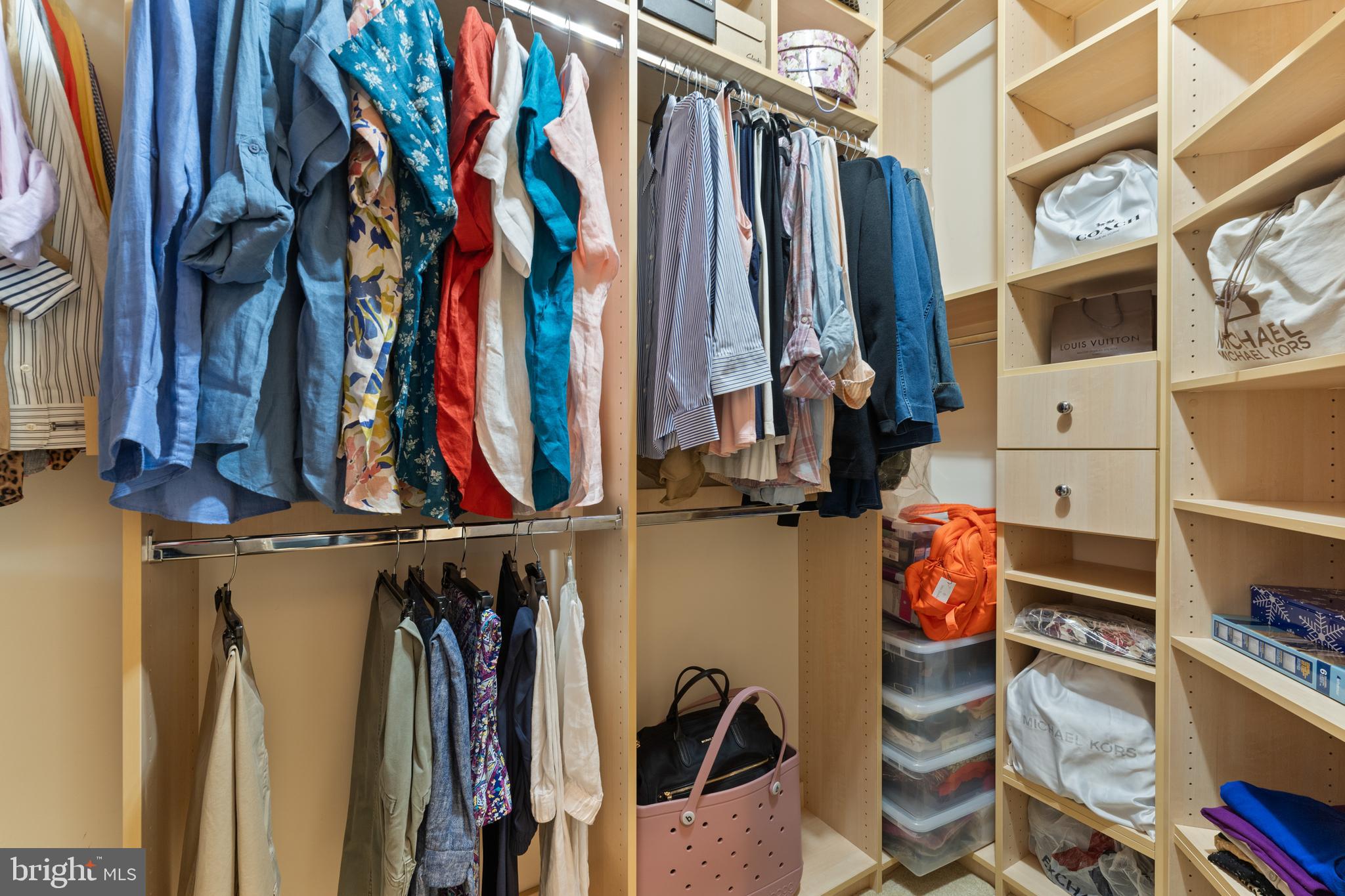 6847 CREEK CREST WAY