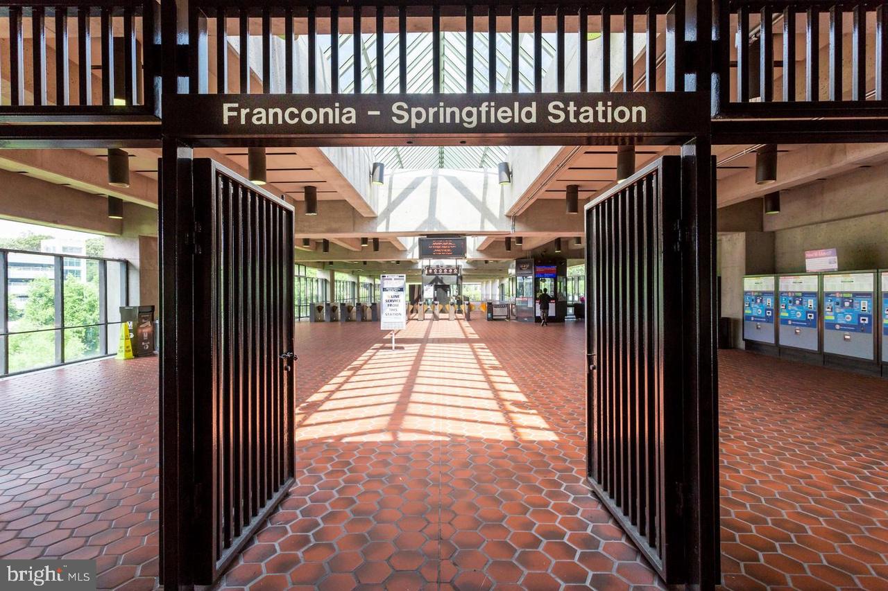 6847 CREEK CREST WAY