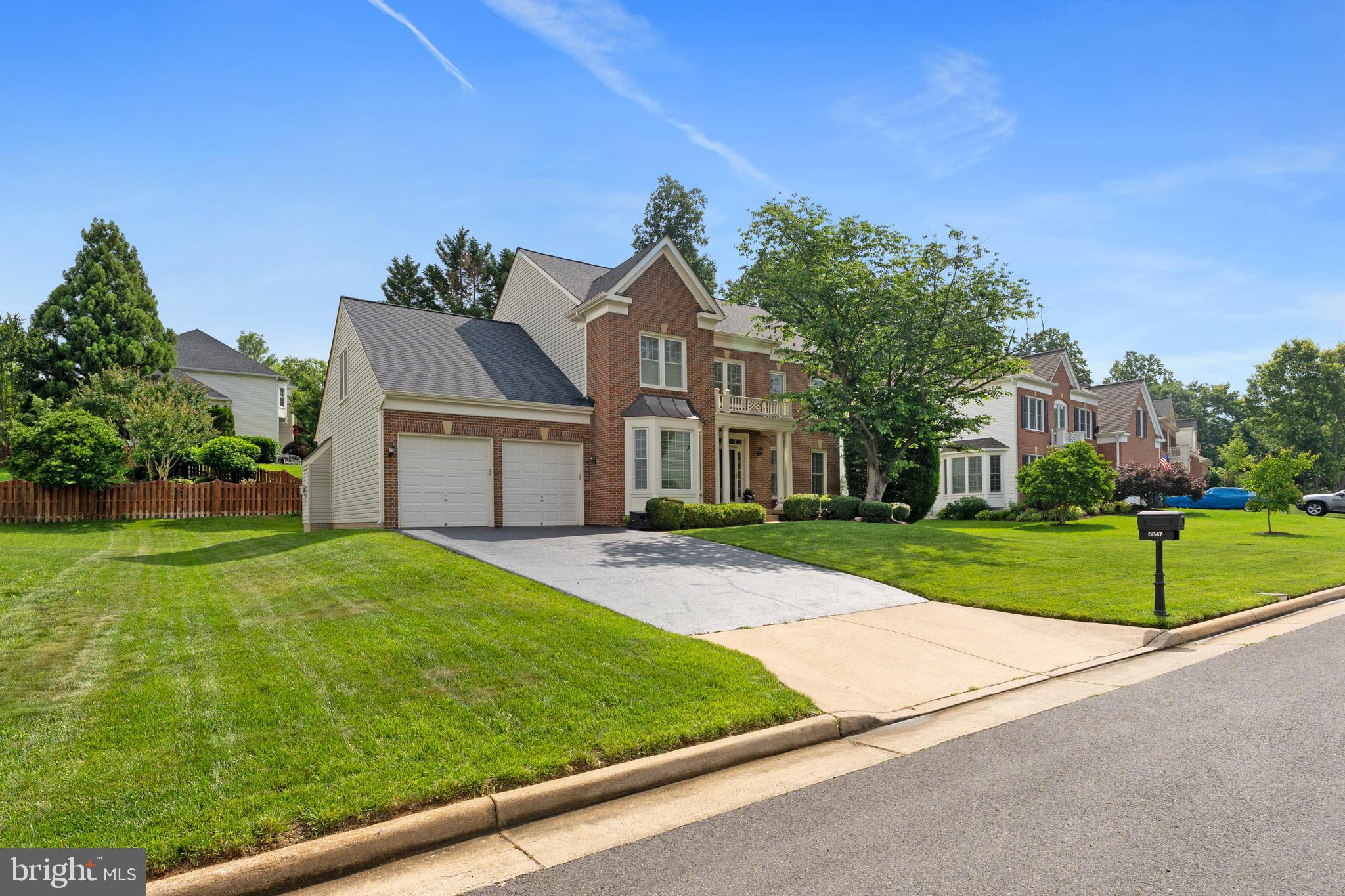 6847 CREEK CREST WAY