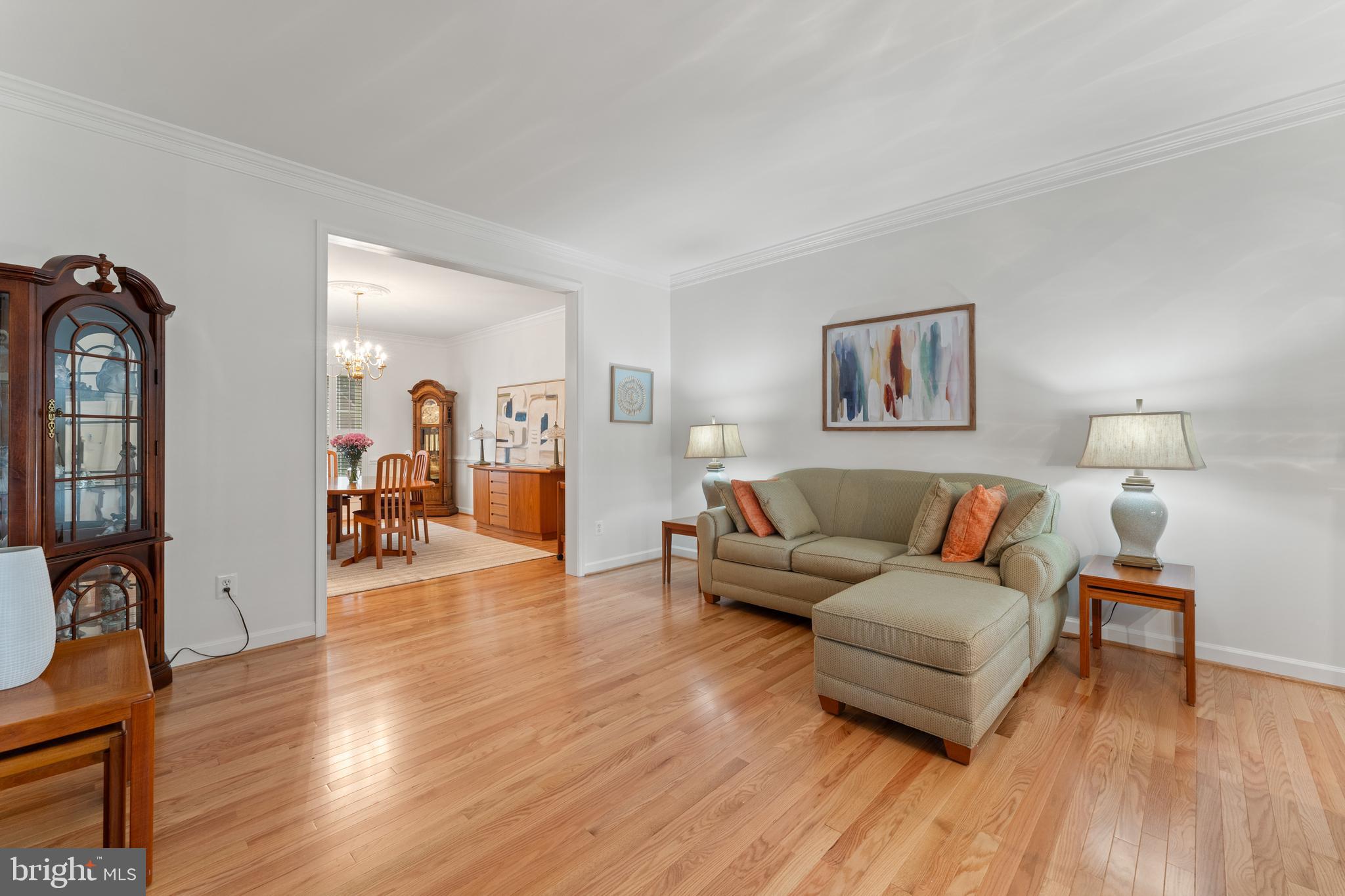 6847 CREEK CREST WAY