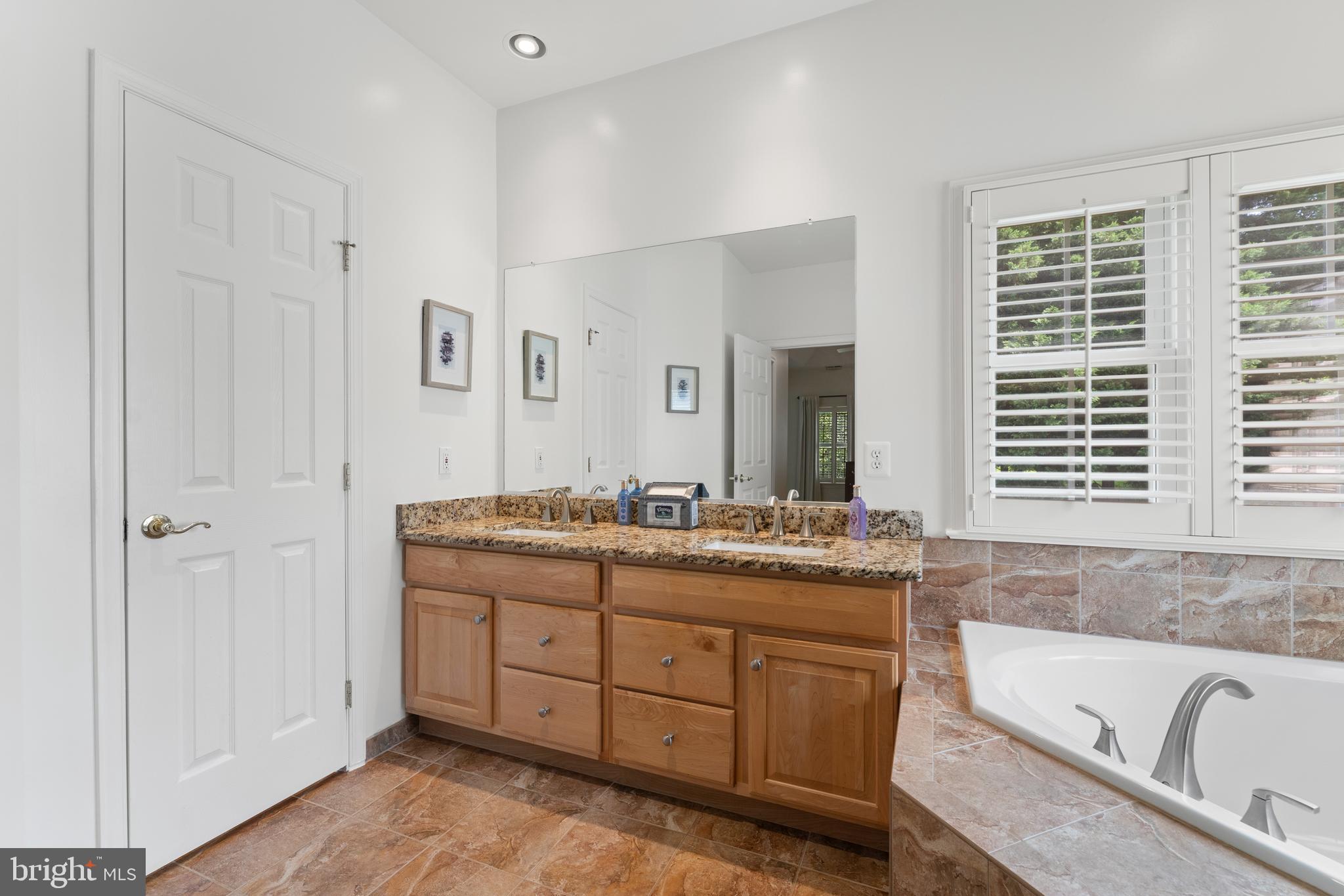 6847 CREEK CREST WAY