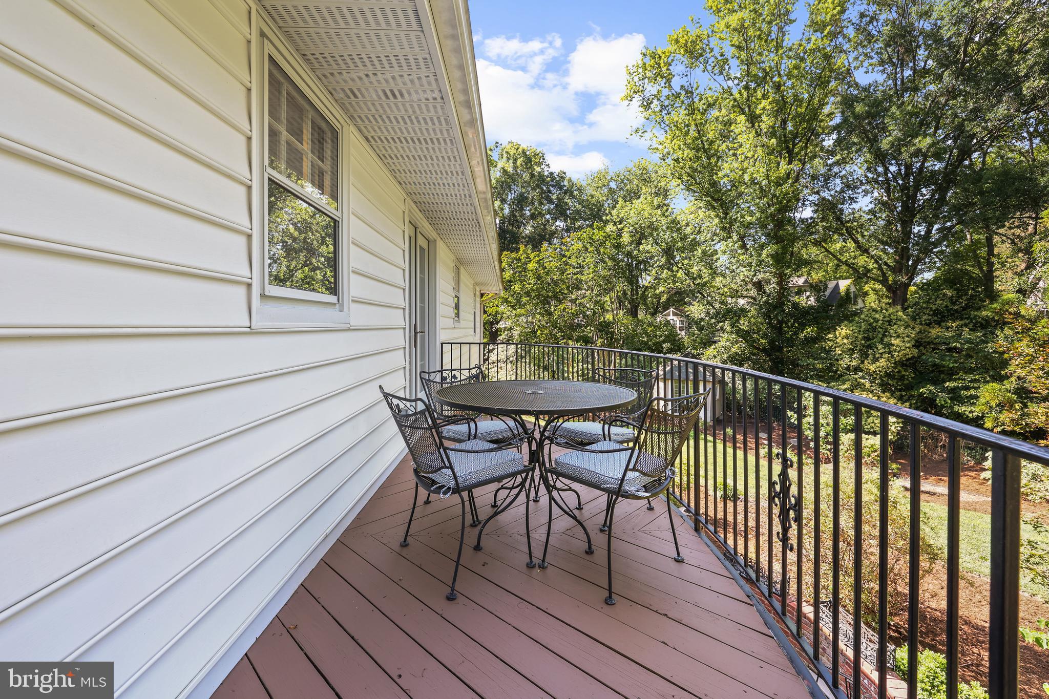906 DANTON LANE