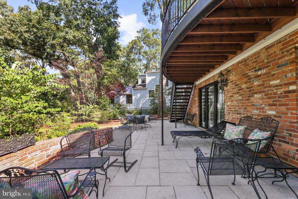 906 DANTON LANE