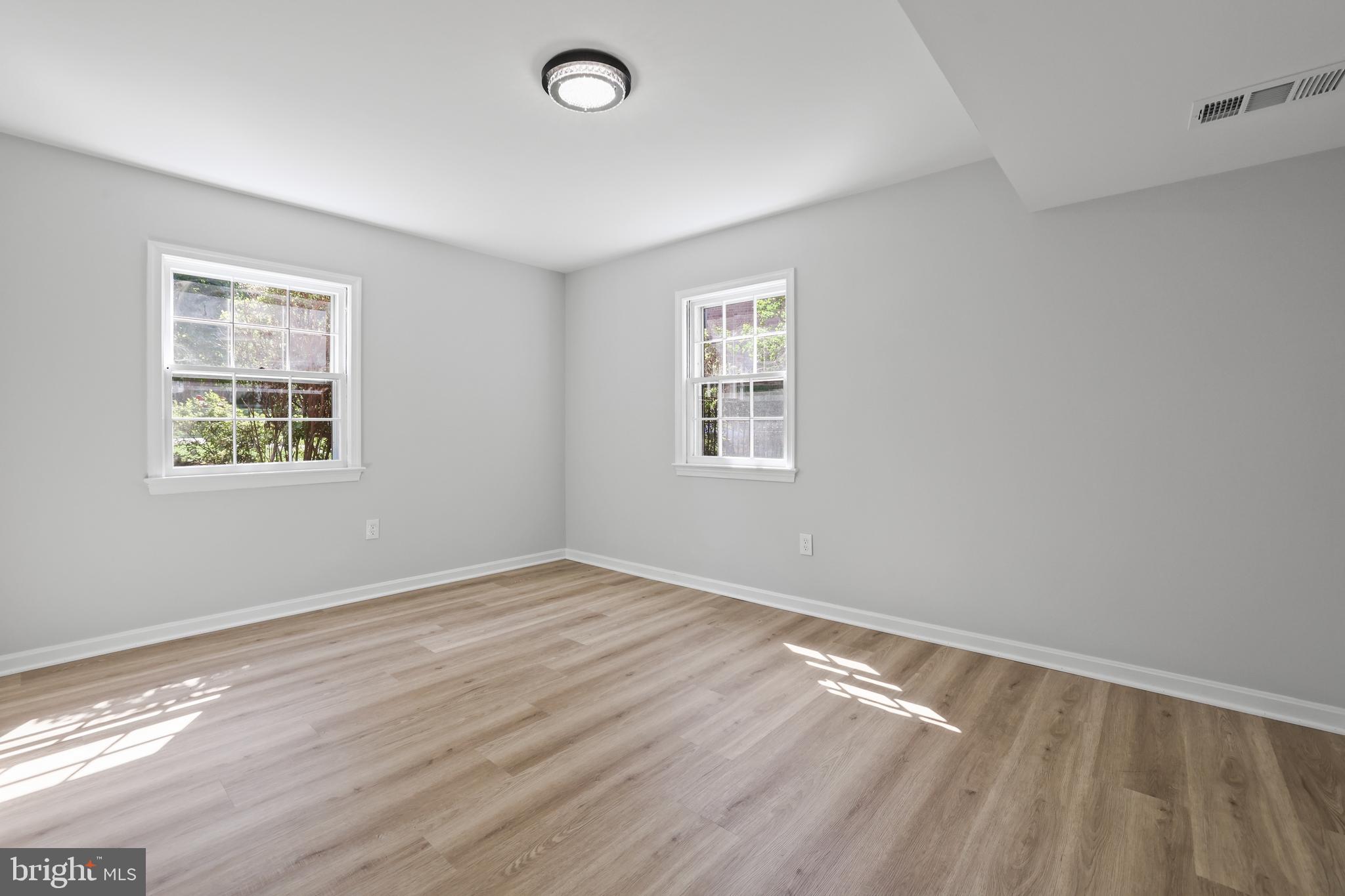 906 DANTON LANE