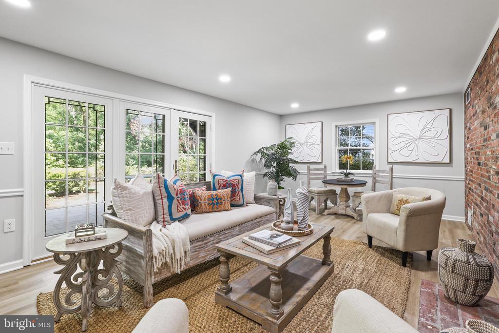 906 DANTON LANE