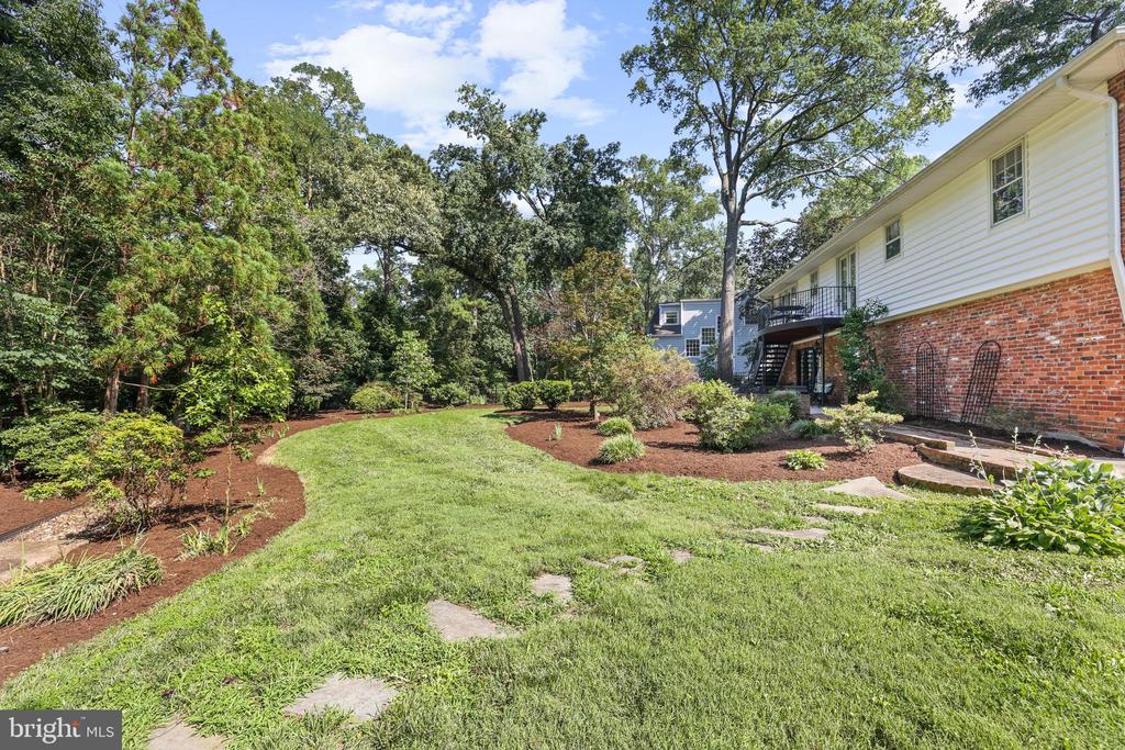 906 DANTON LANE