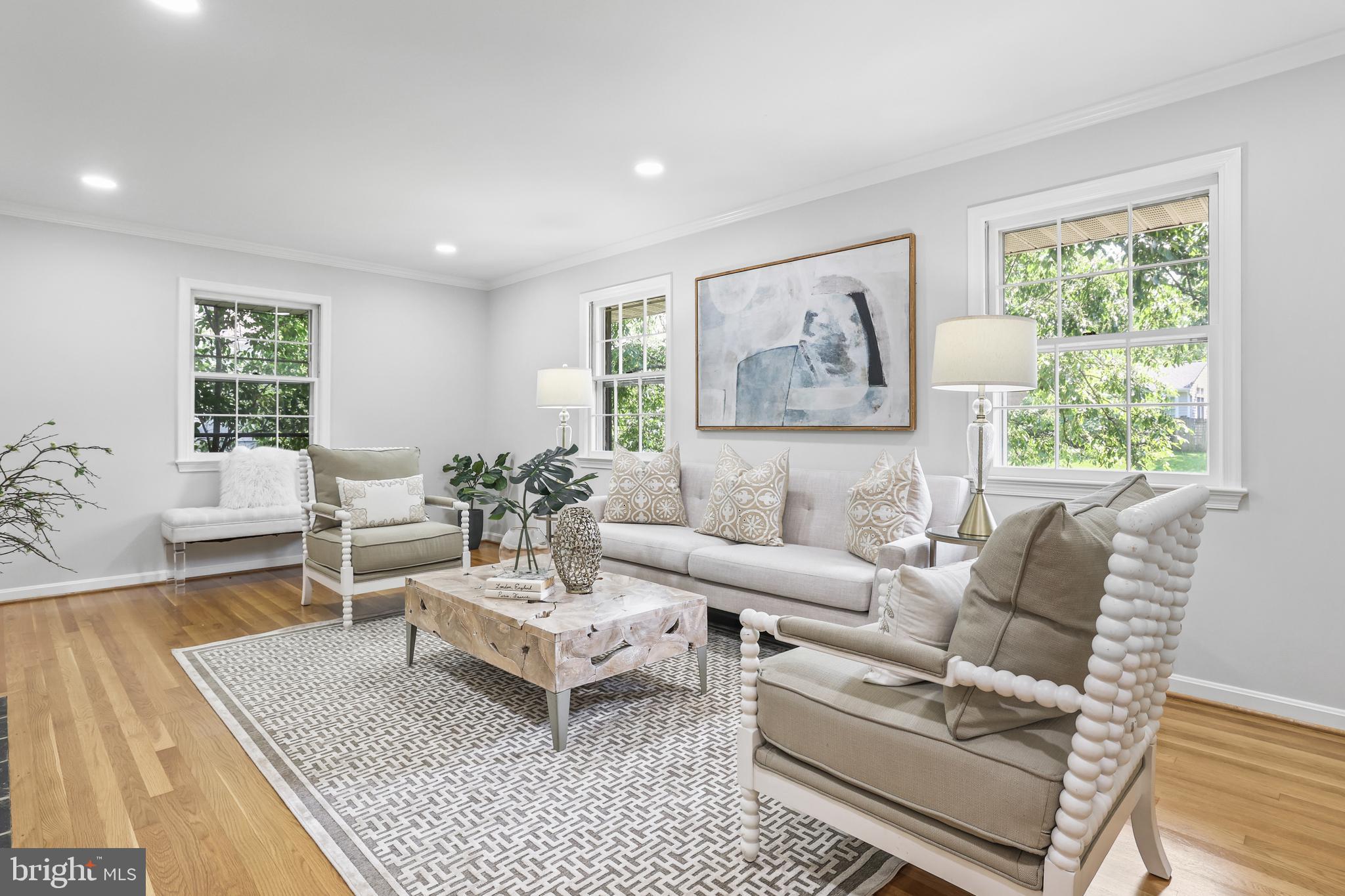 906 DANTON LANE