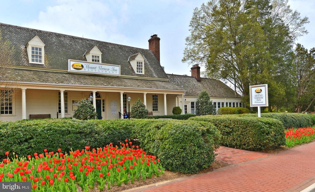 906 DANTON LANE