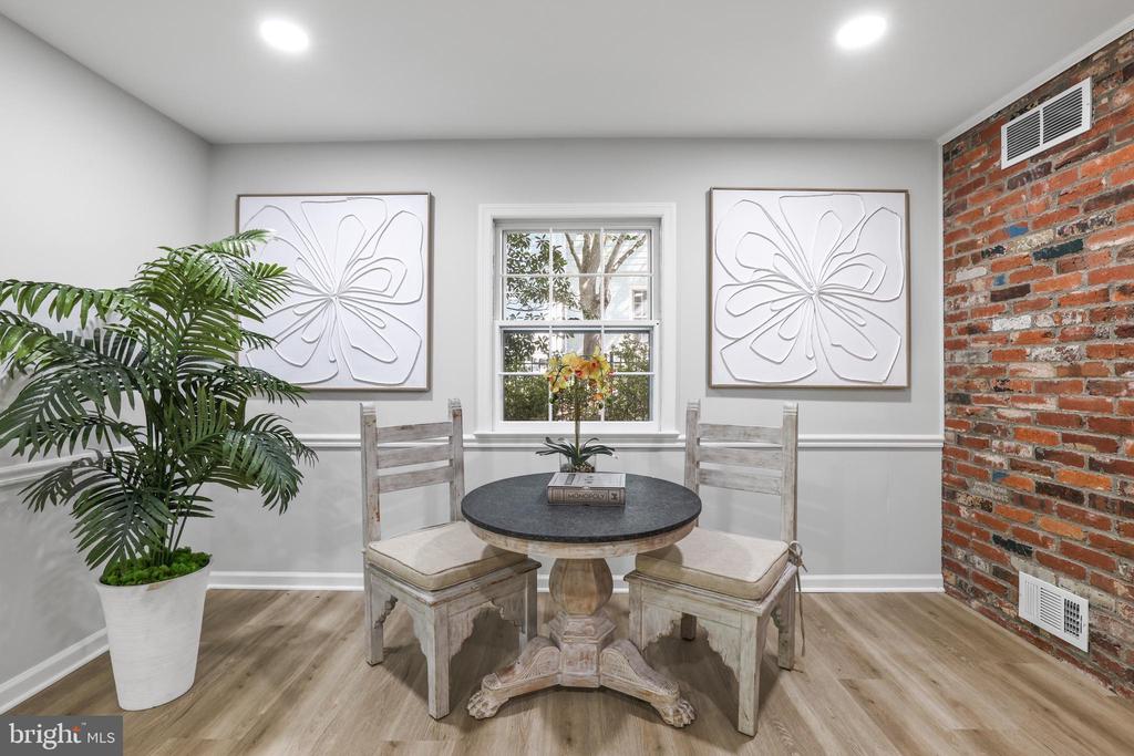 906 DANTON LANE