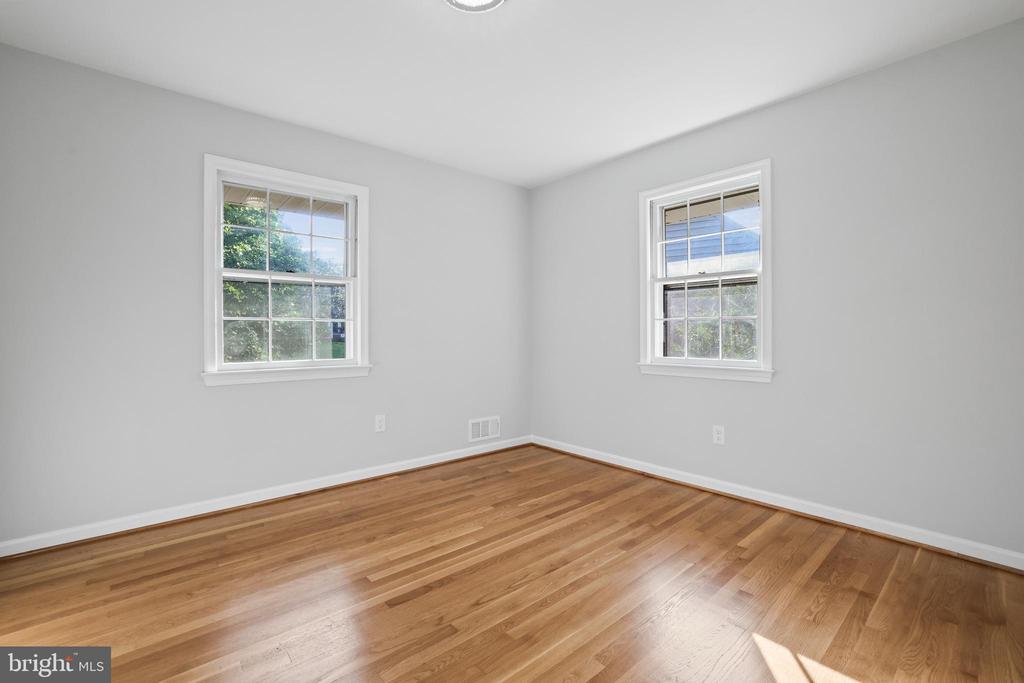 906 DANTON LANE