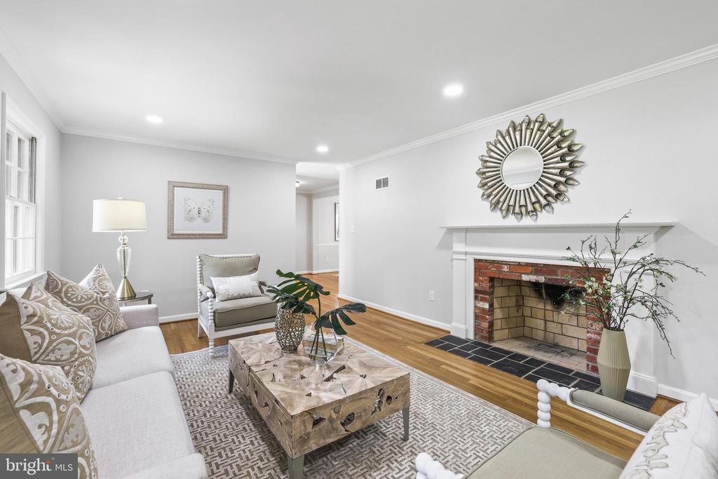 906 DANTON LANE