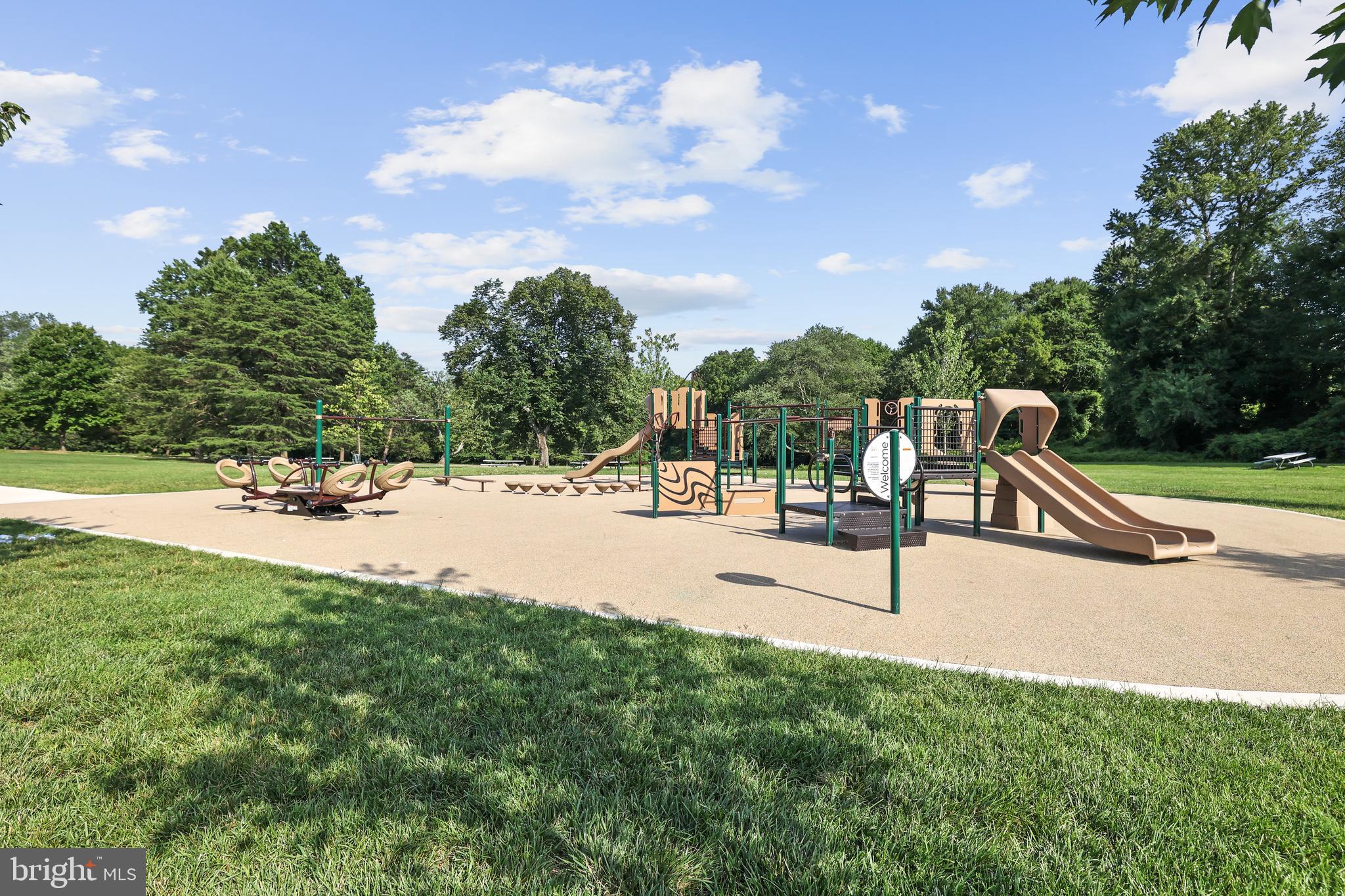 906 DANTON LANE