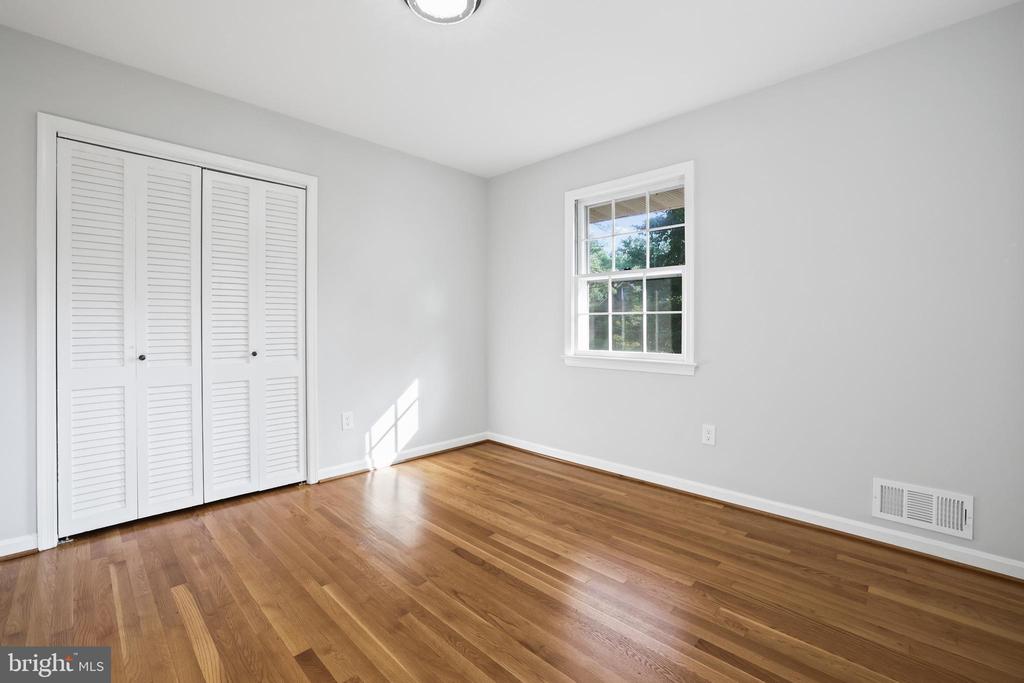 906 DANTON LANE