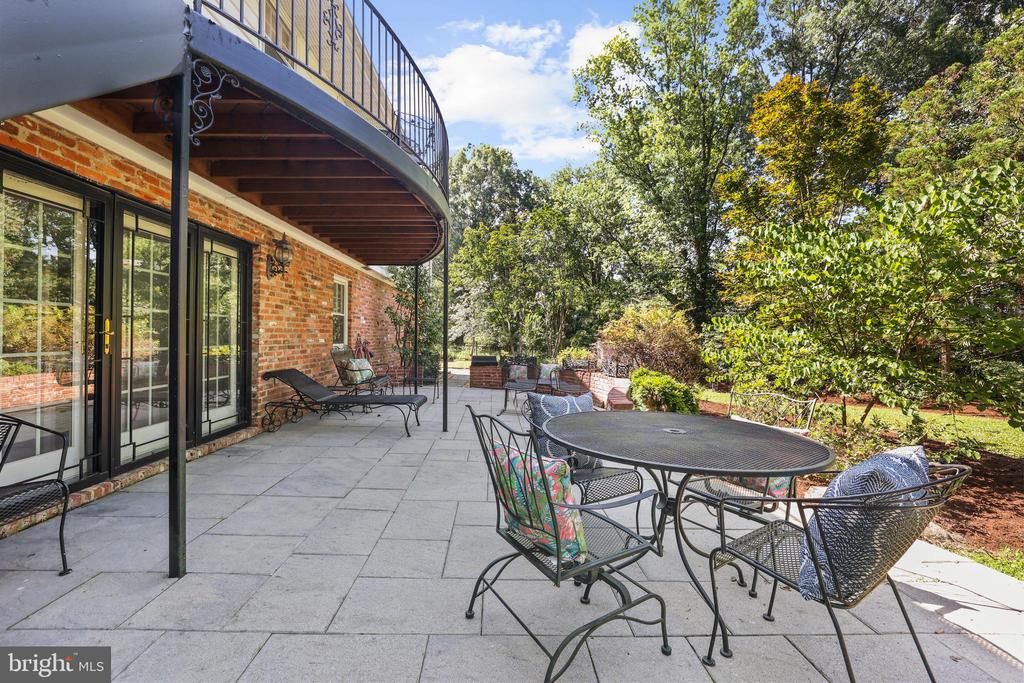 906 DANTON LANE