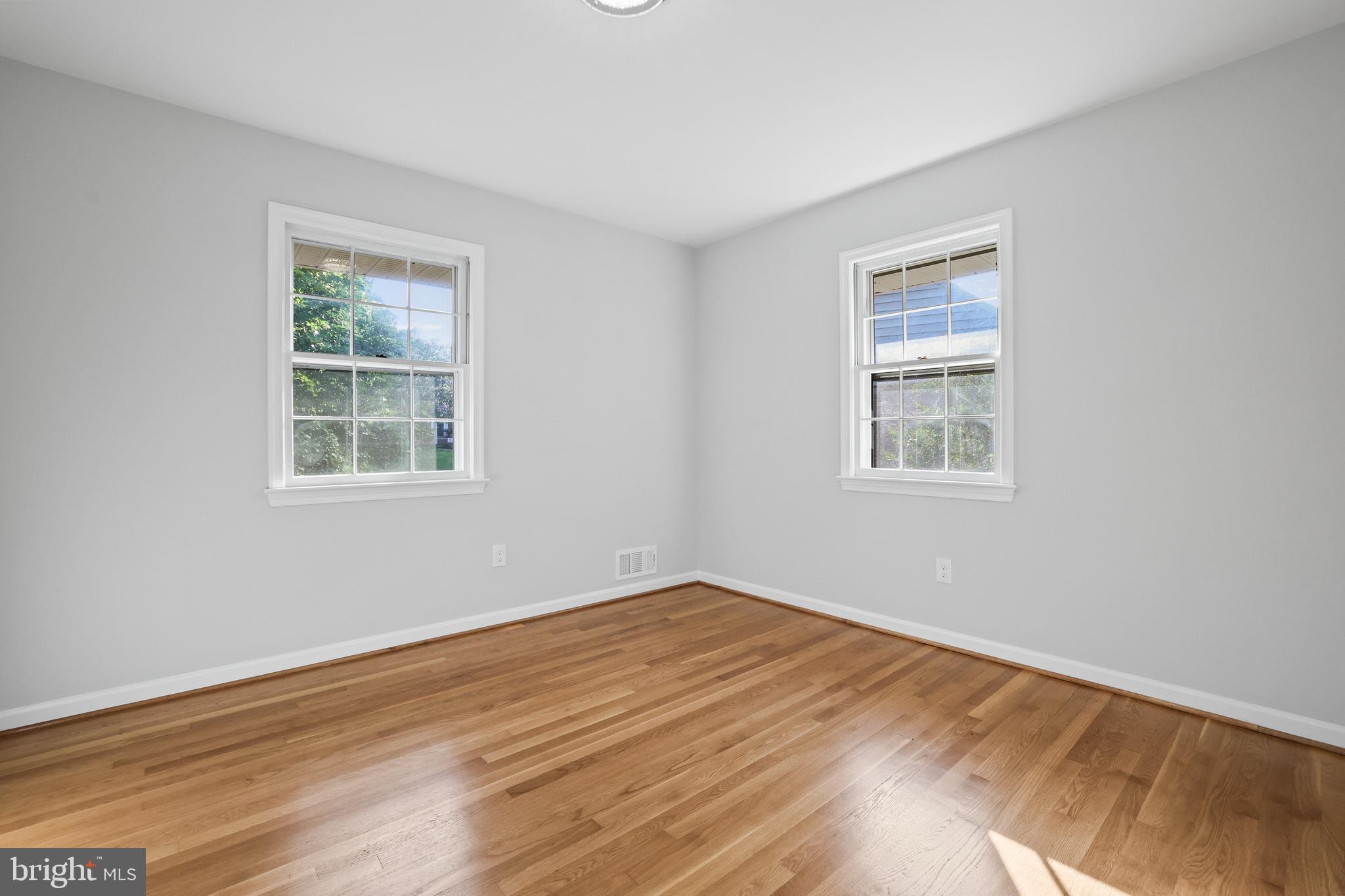 906 DANTON LANE
