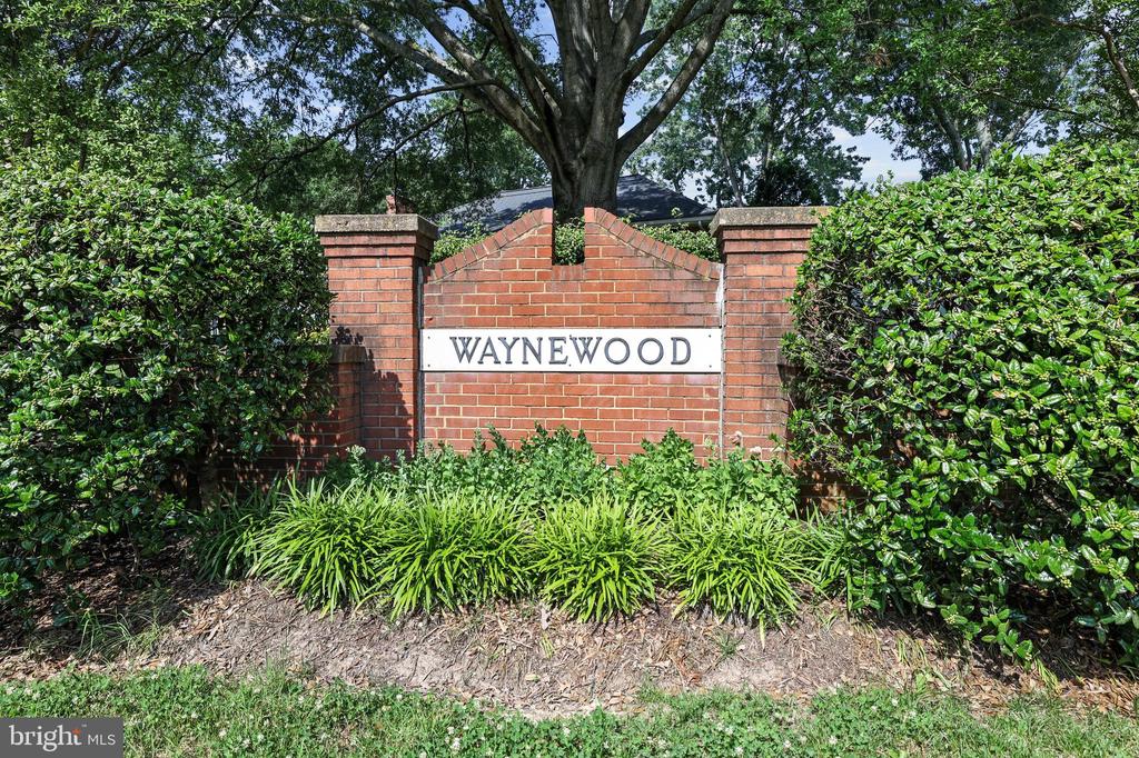 906 DANTON LANE