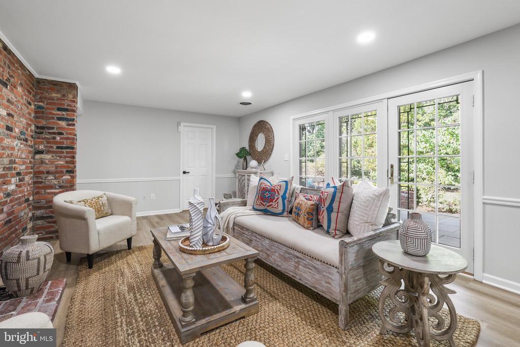 906 DANTON LANE