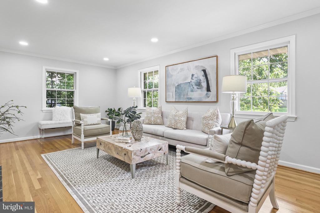 906 DANTON LANE
