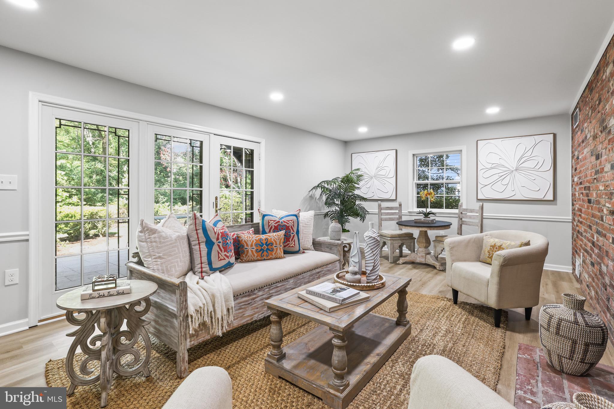906 DANTON LANE