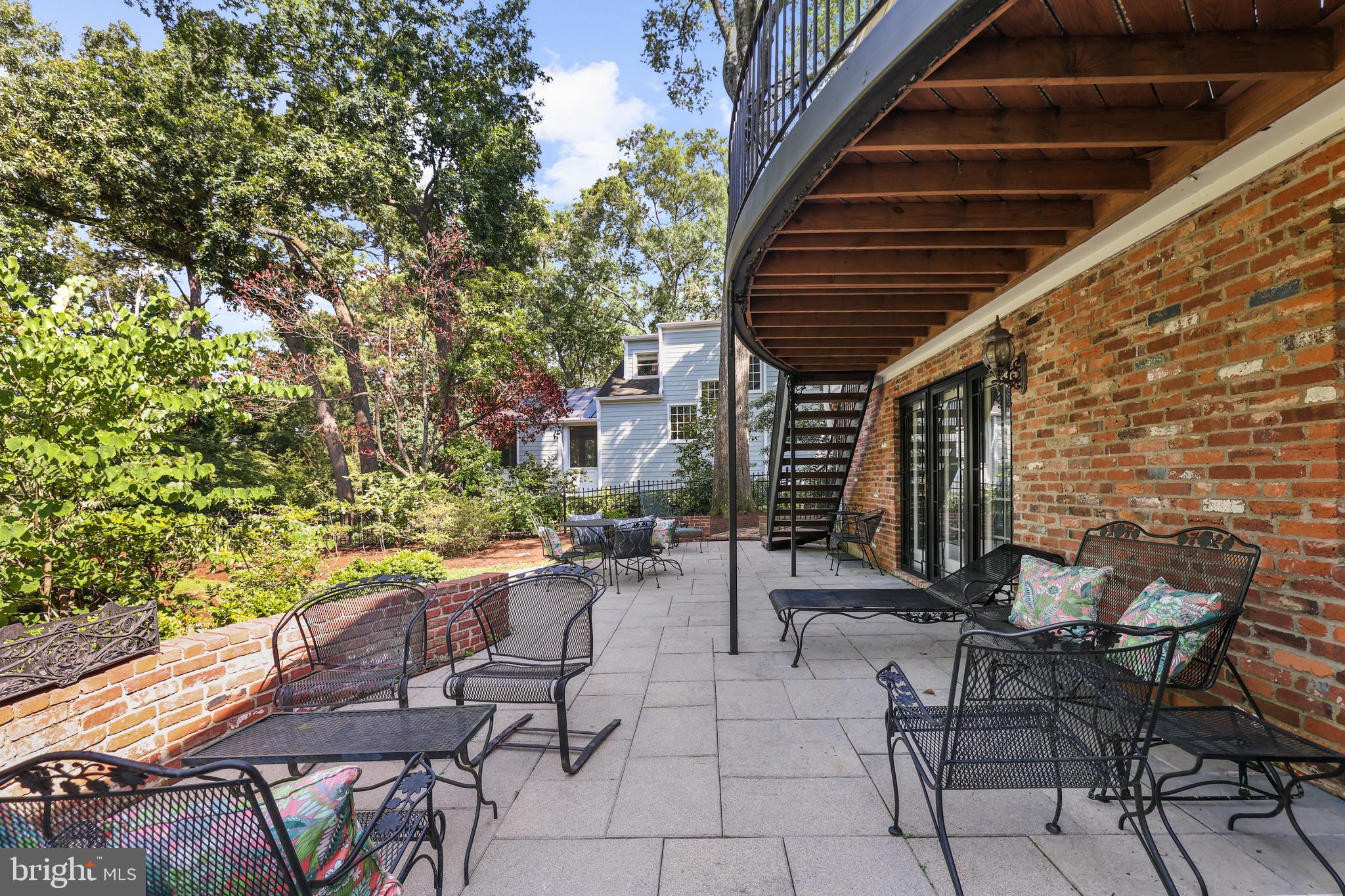 906 DANTON LANE