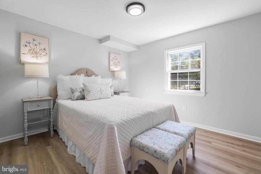 906 DANTON LANE