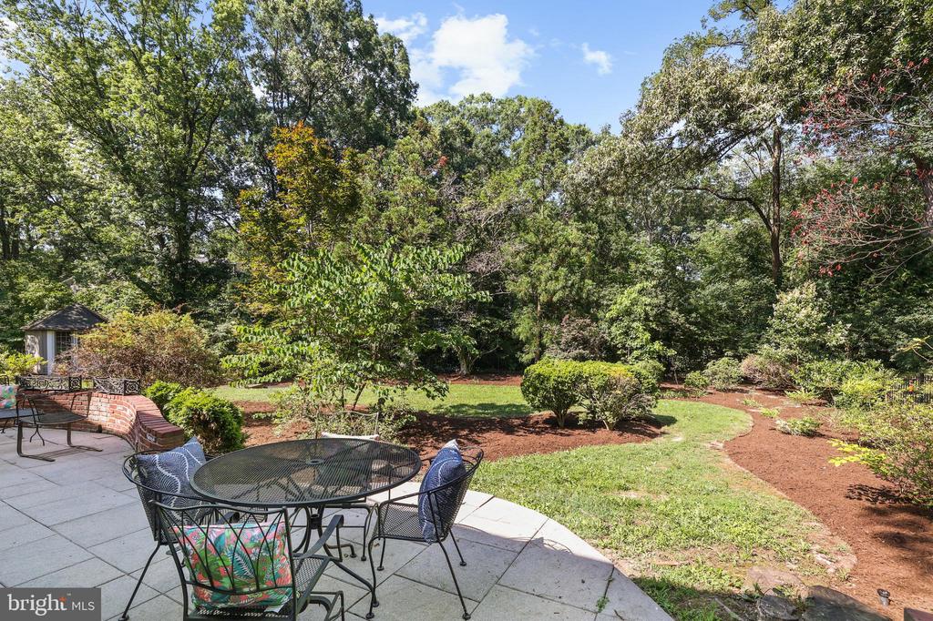 906 DANTON LANE