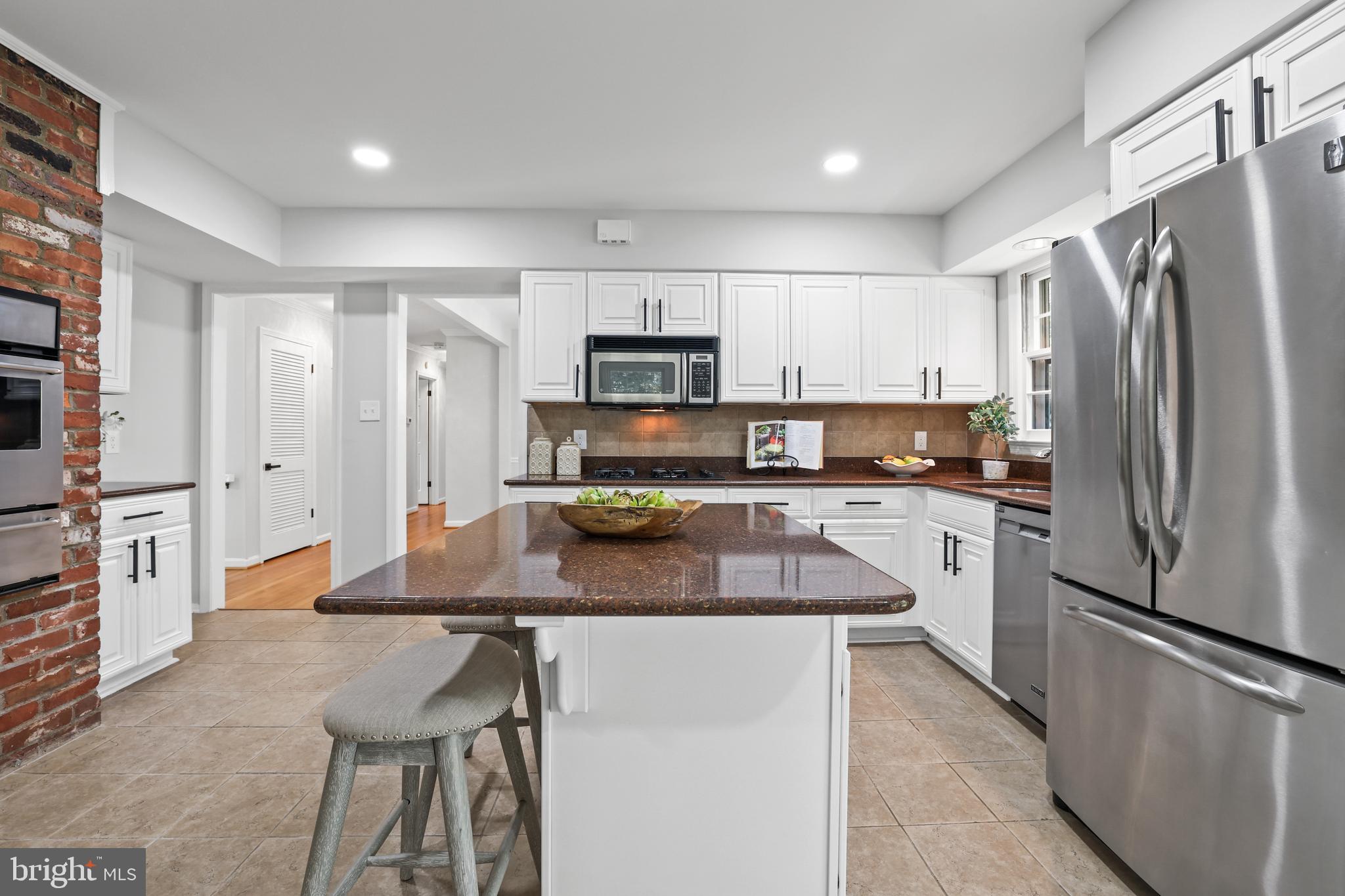 906 DANTON LANE