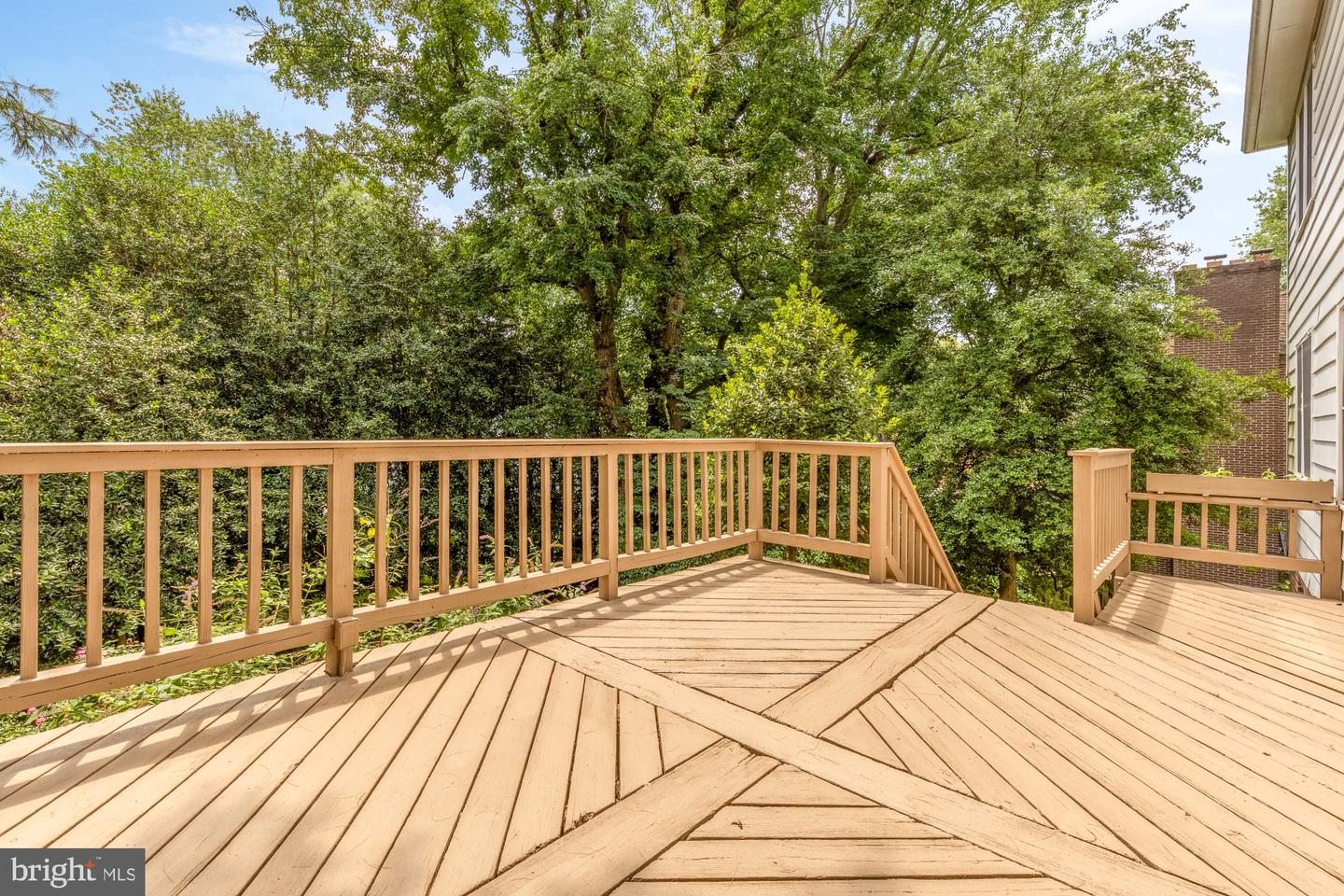 3899 Locust Ln