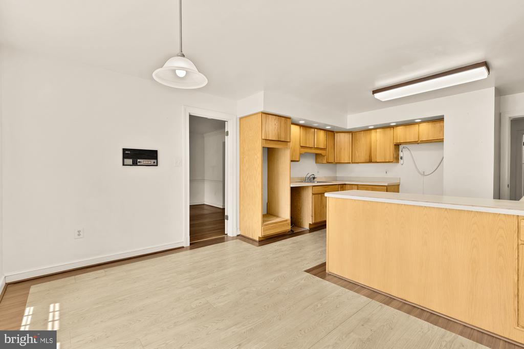3899 Locust Ln