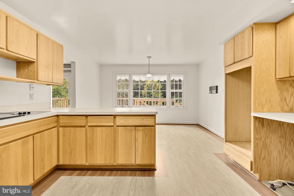 3899 Locust Ln