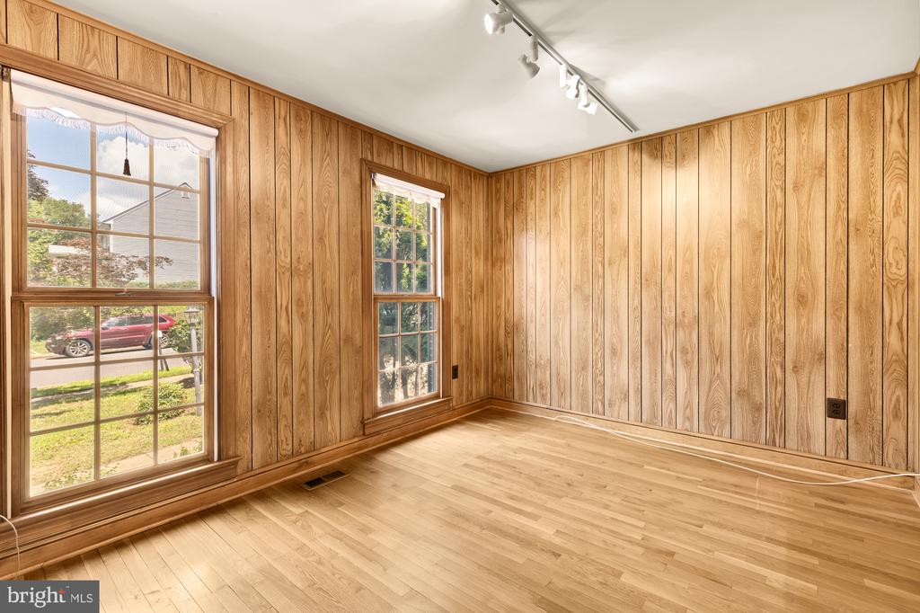 3899 Locust Ln