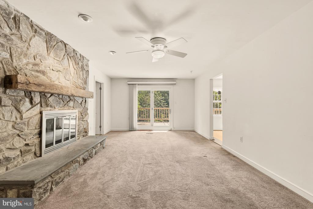 3899 Locust Ln