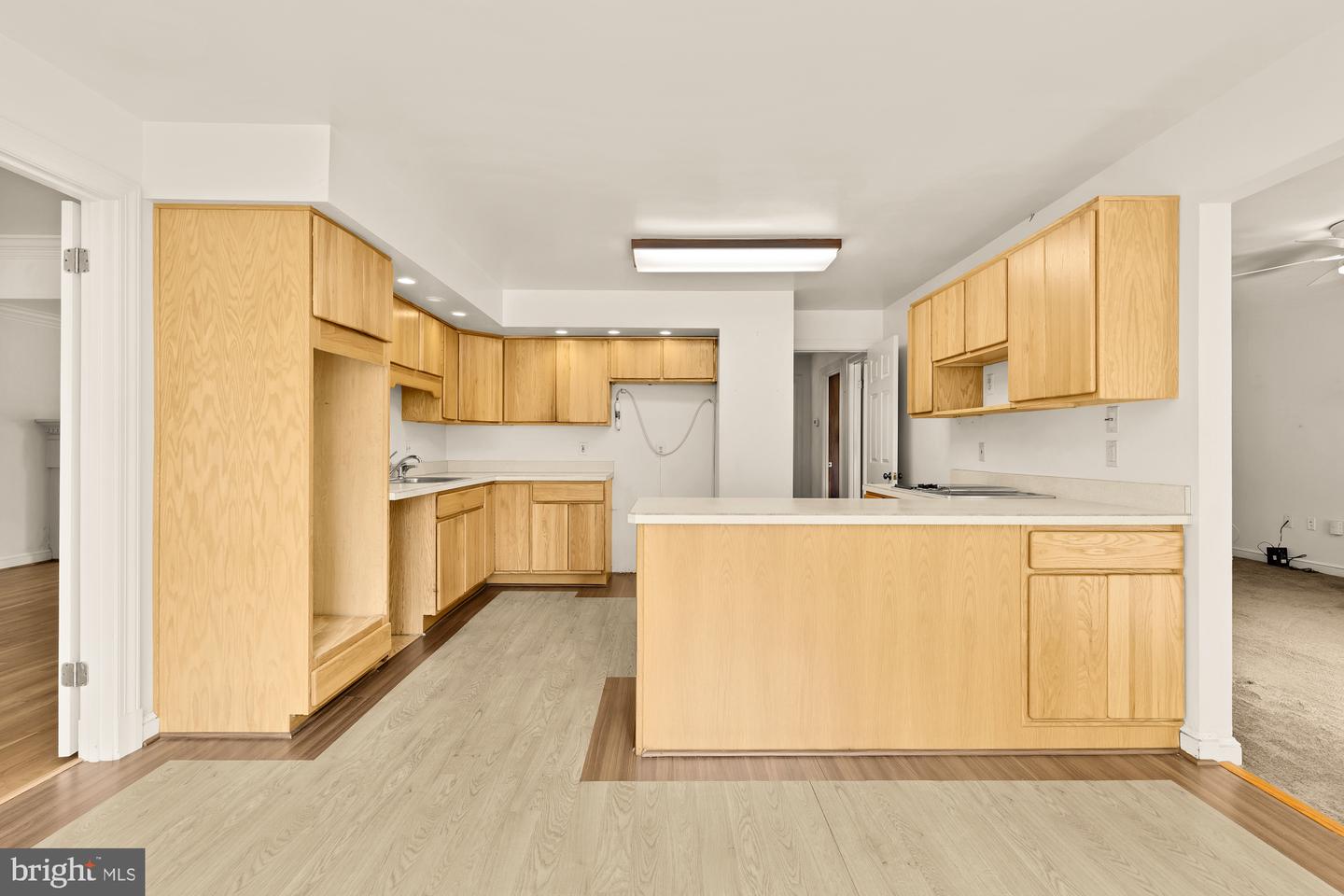 3899 Locust Ln