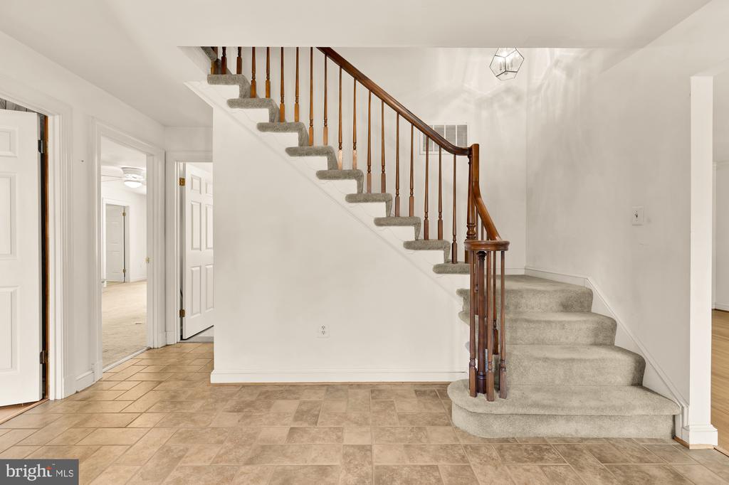 3899 Locust Ln