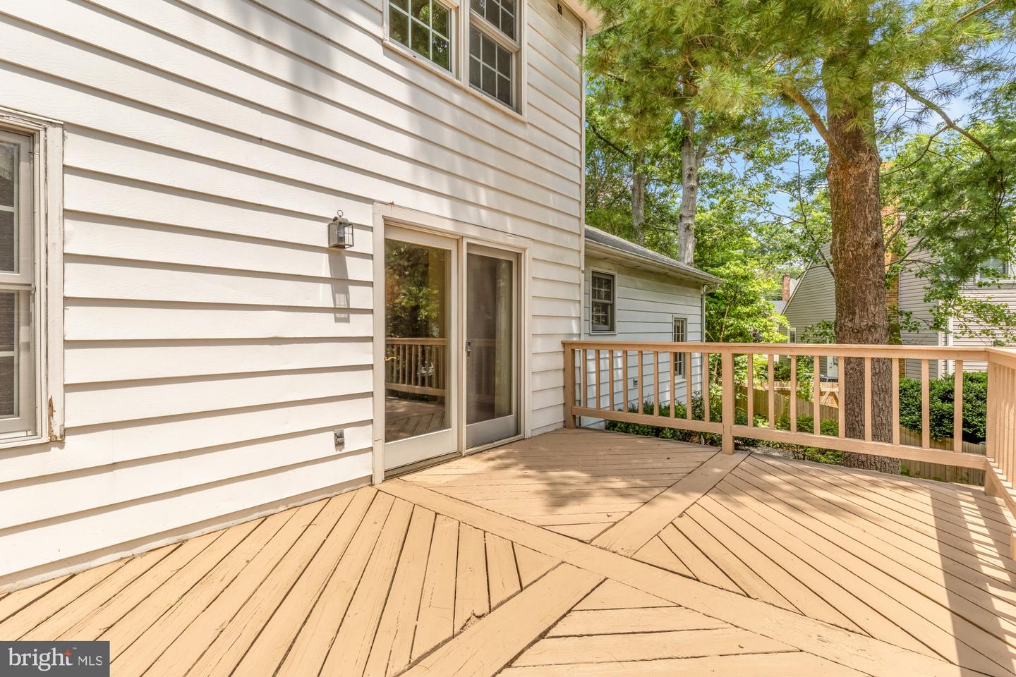 3899 Locust Ln