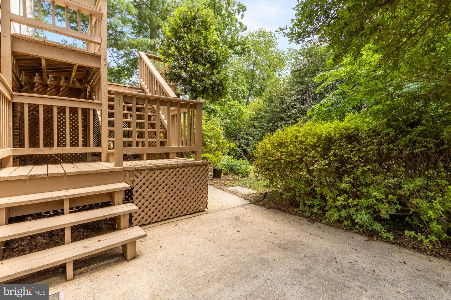 3899 Locust Ln