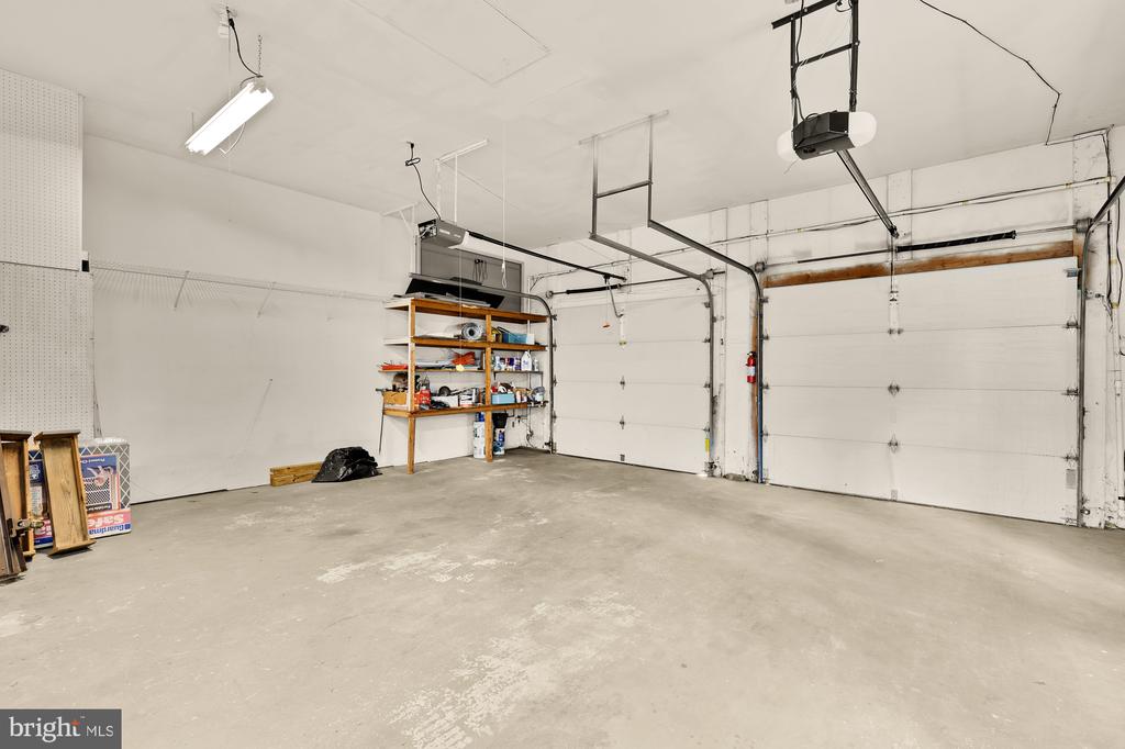3899 Locust Ln