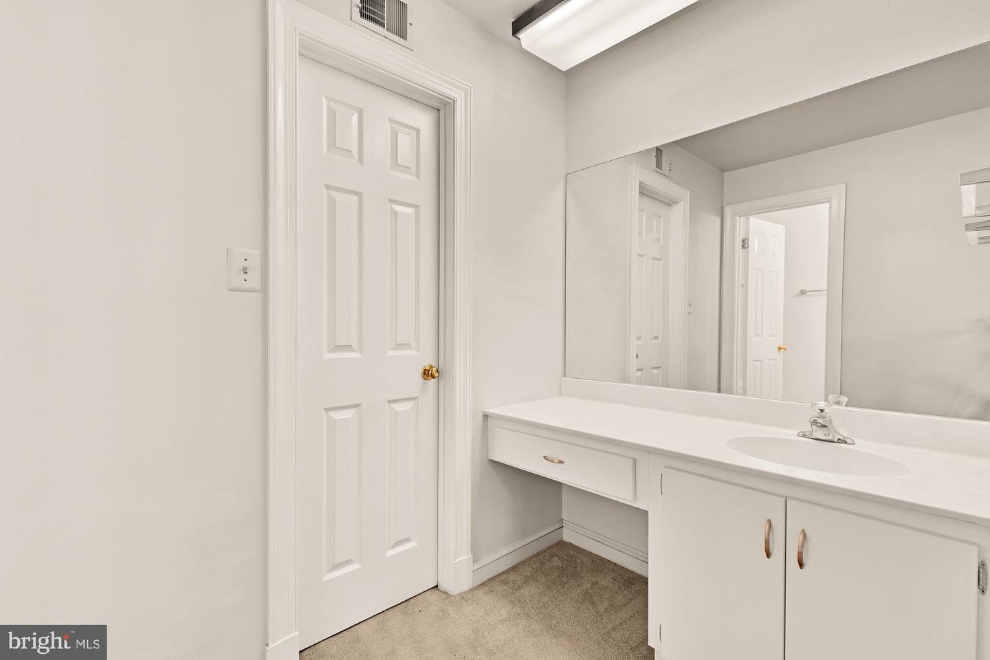 3899 Locust Ln