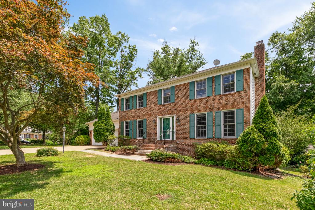3899 Locust Ln
