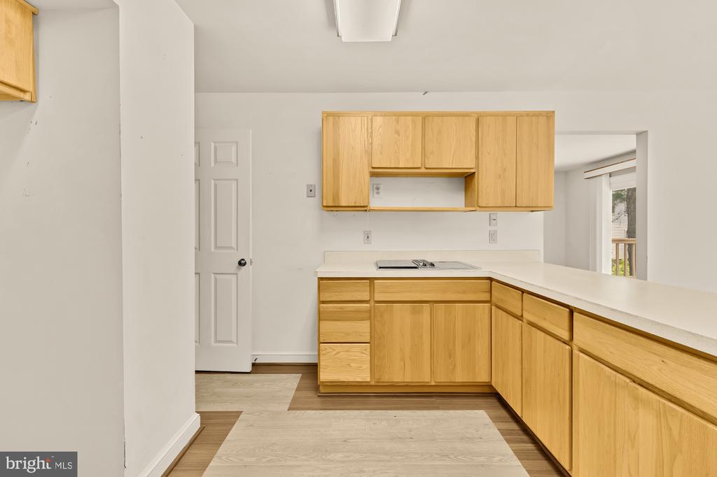 3899 Locust Ln
