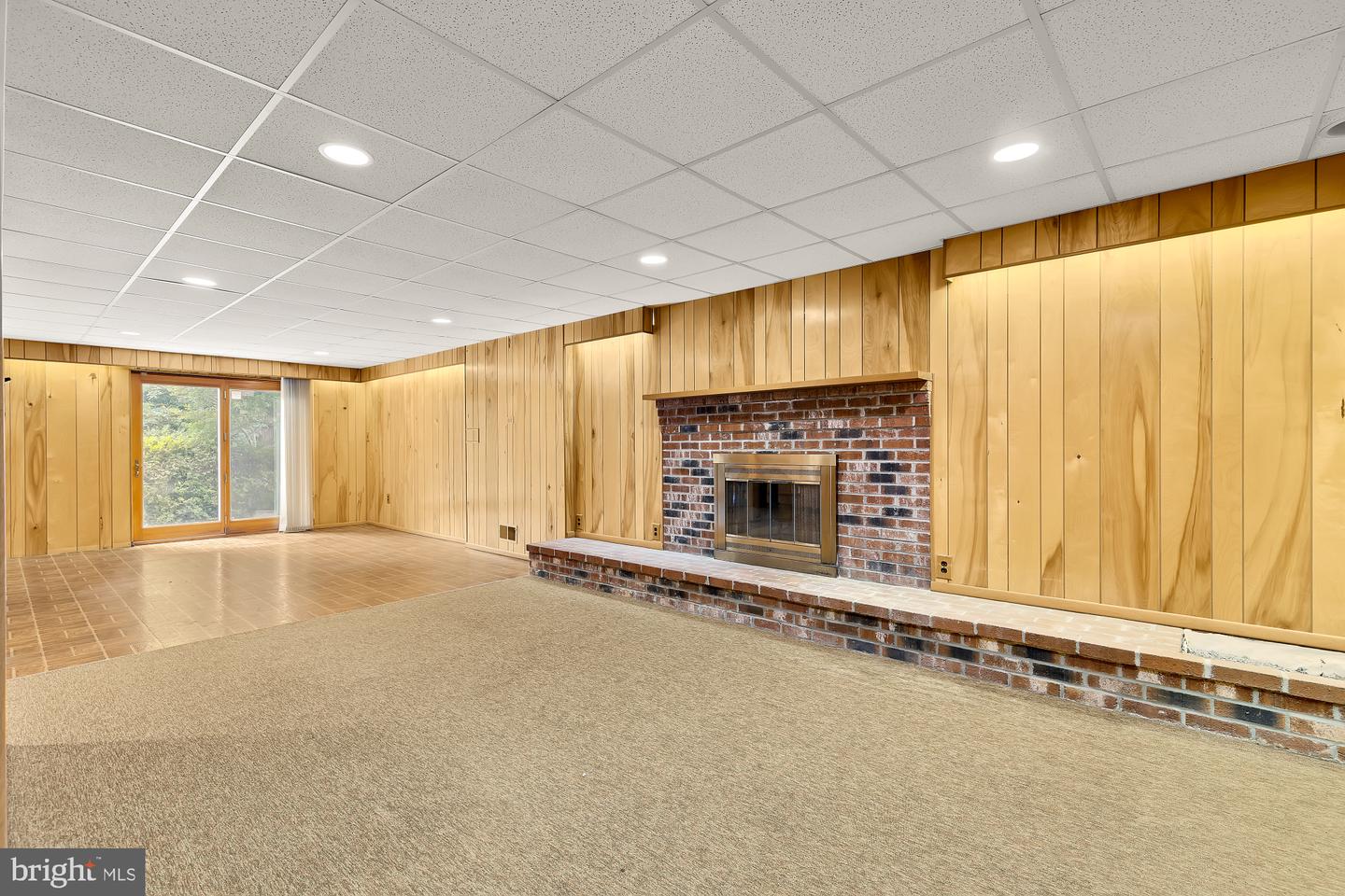 3899 Locust Ln