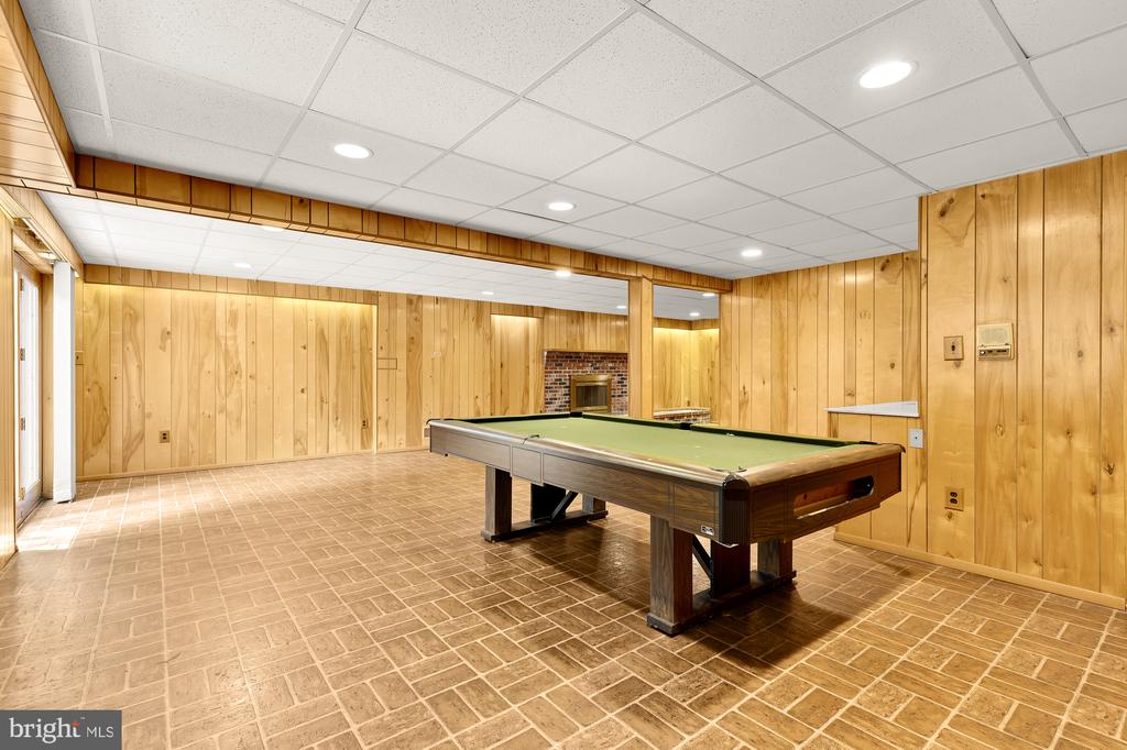 3899 Locust Ln