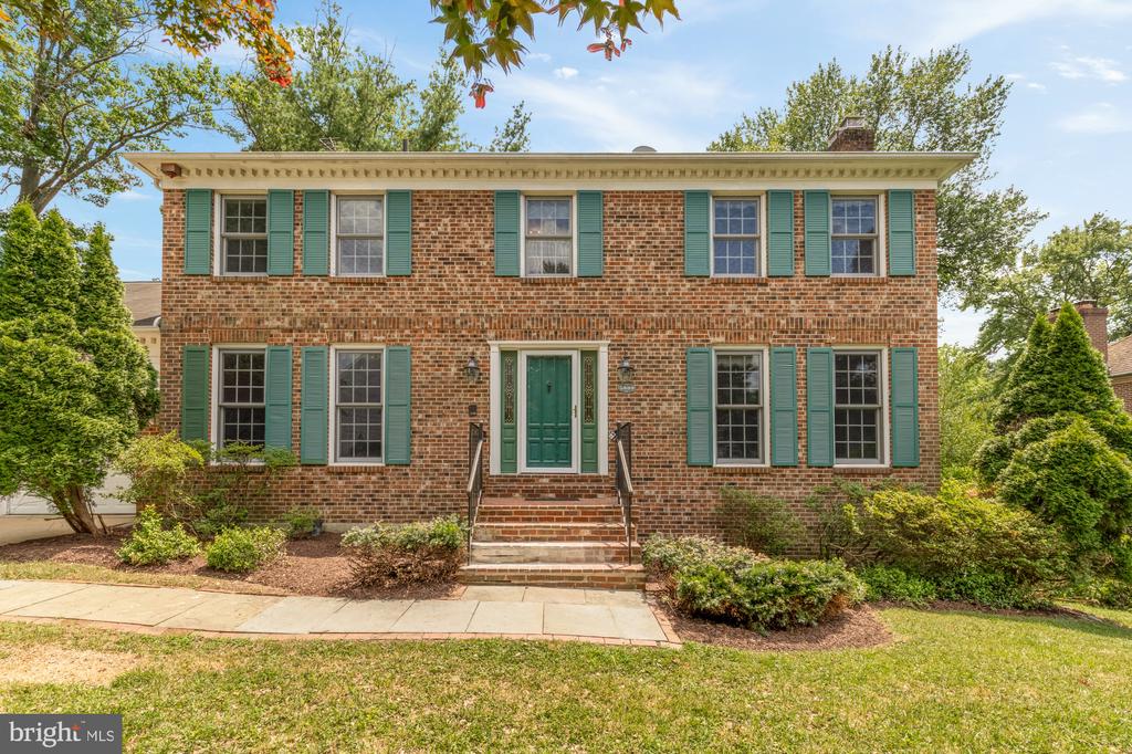 3899 Locust Ln