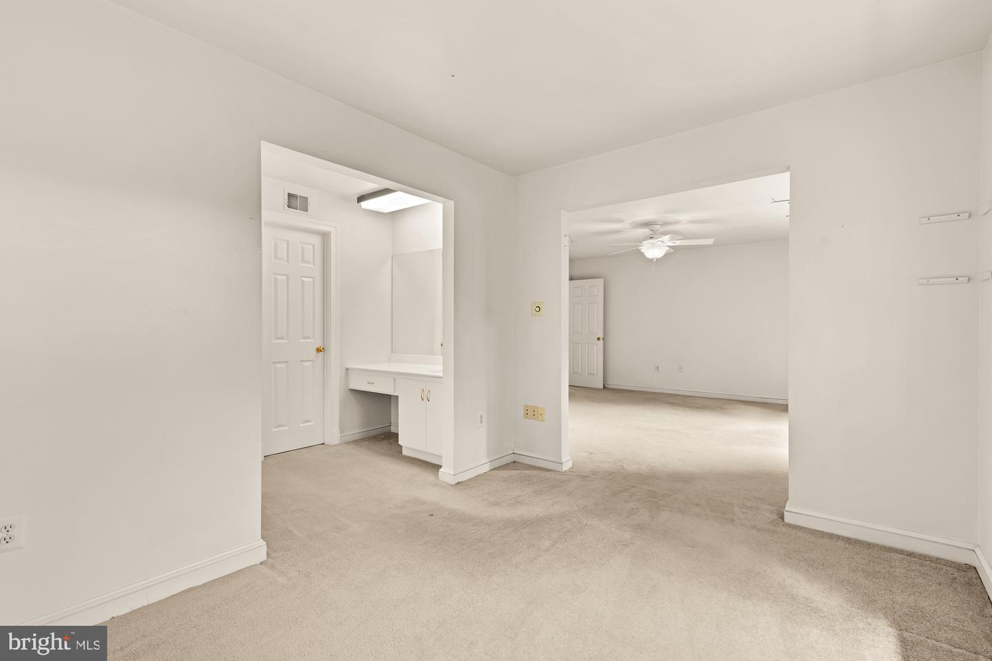 3899 Locust Ln