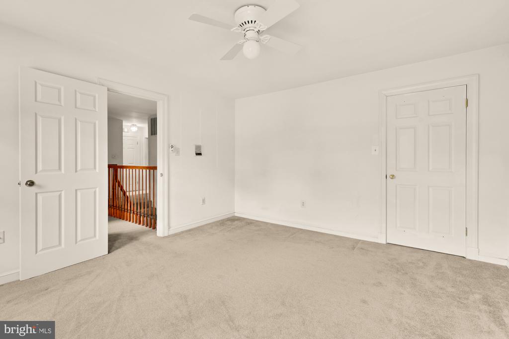 3899 Locust Ln