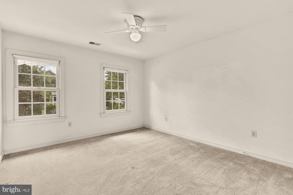 3899 Locust Ln