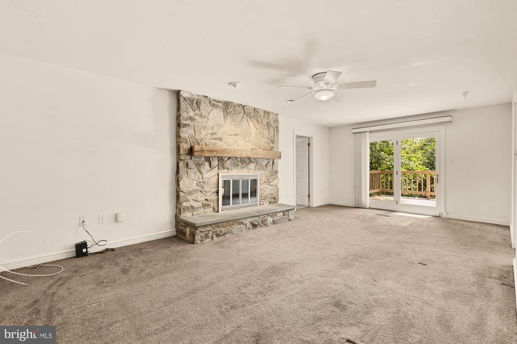 3899 Locust Ln