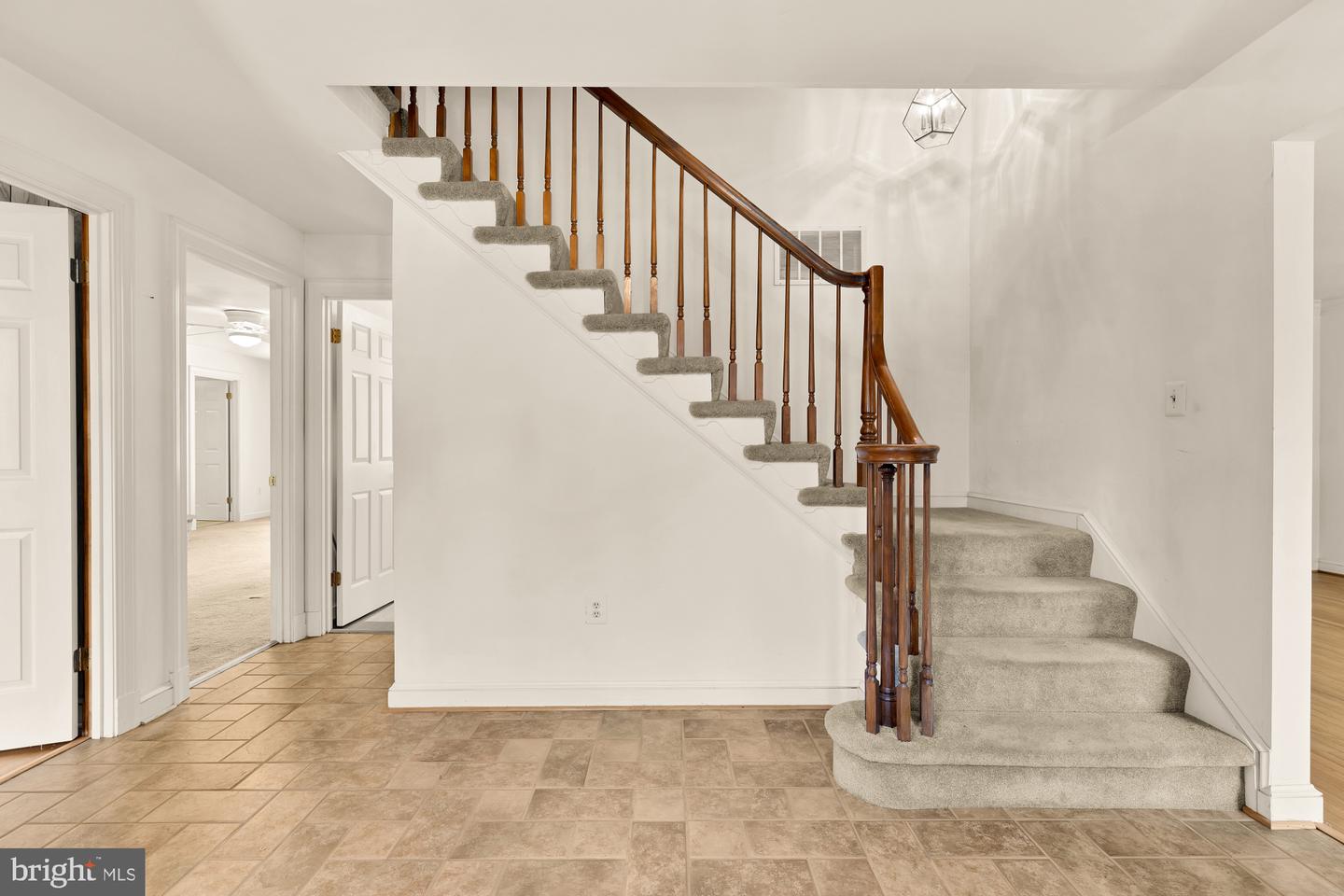 3899 Locust Ln